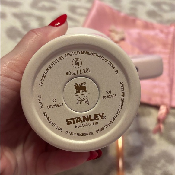 Stanley x LoveShackFancy 40 oz tumbler - Picture 4 of 10